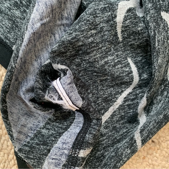 Valentino Panther Print Short Sleeve Tee Shirt PWM2 - Picture 10 of 10